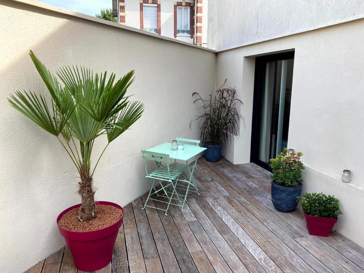 Au 10 Bed & Breakfast Luisant Extérieur photo