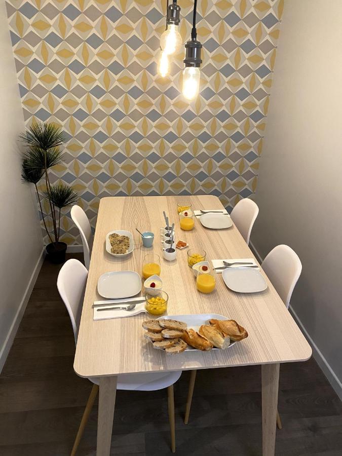 Au 10 Bed & Breakfast Luisant Extérieur photo